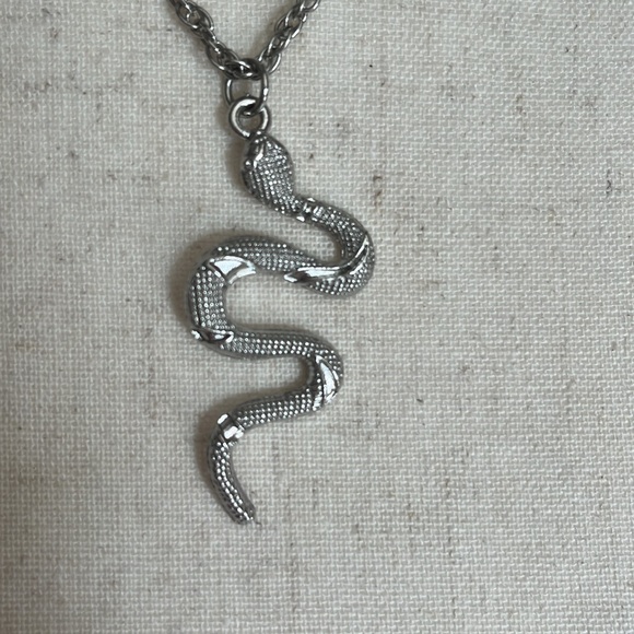 🐍 THREE STRANDED NECKLACE WITH SNAKE PENDANT 🐍 - Picture 2 of 4